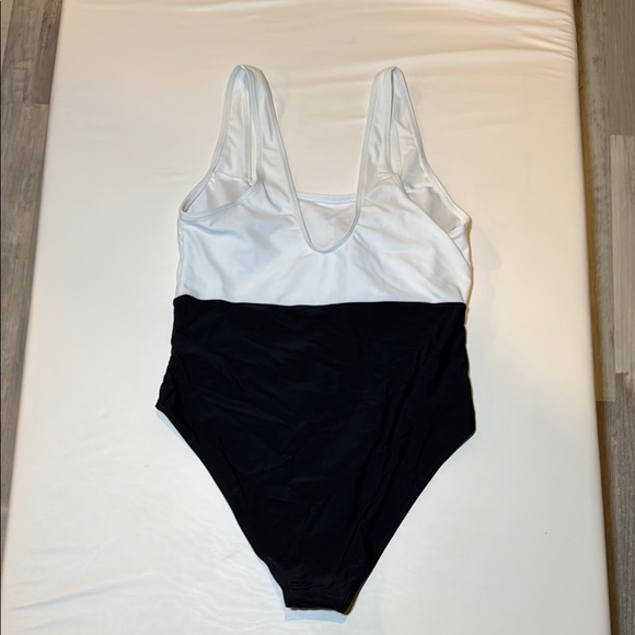 SHEIN Woman’s One-Piece Black and White Swimsuit Size XL - Picture 4 of 6